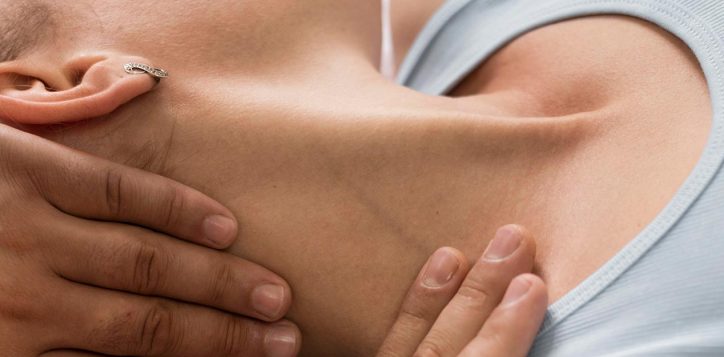 osteopathy-patient-getting-treatment-massage-2