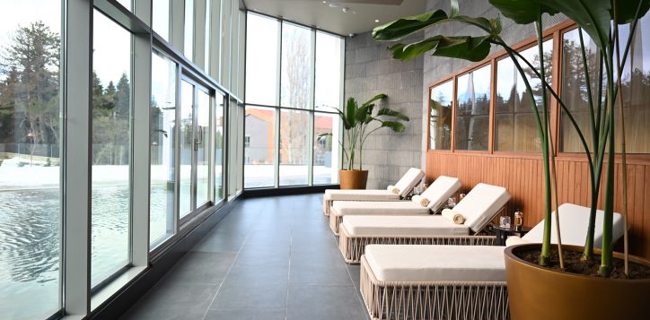 spa-outside-pool-relaxing-area-2
